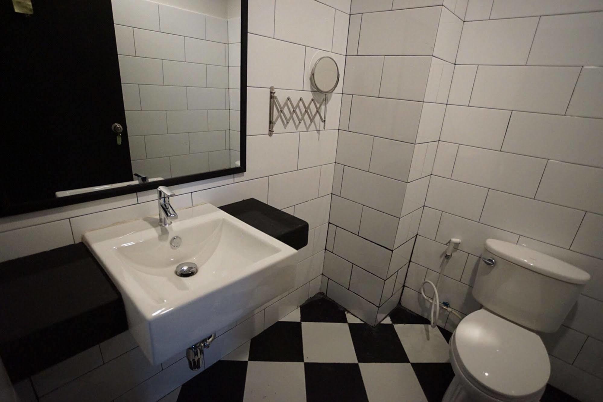 Puck Hostel 曼谷 外观 照片