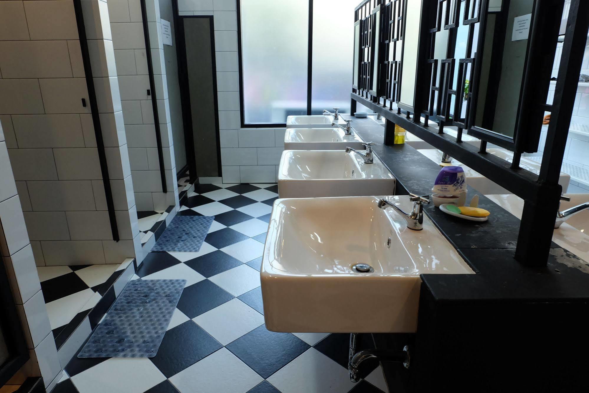 Puck Hostel 曼谷 外观 照片